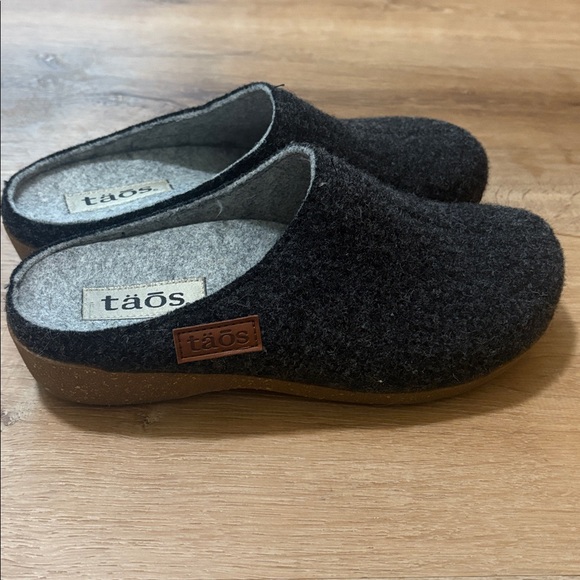 Taos Woollery Slip on Clogs Size 39/8-8.5 - Picture 3 of 6